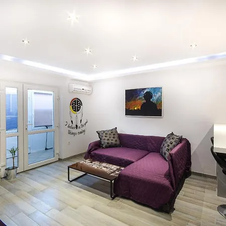 Luna Apartment *