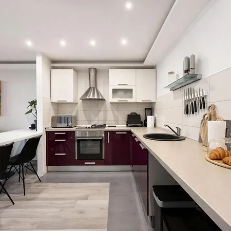 Luna Μακάρσκα