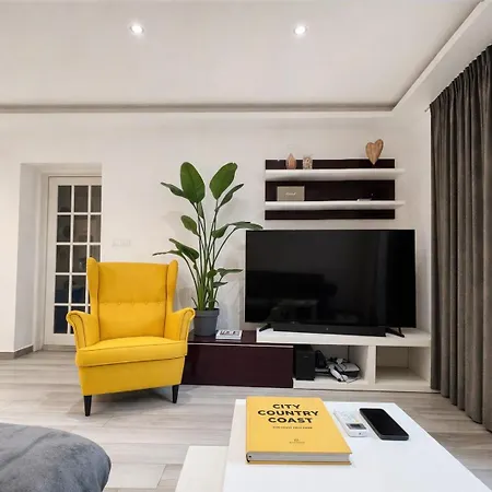 Luna * Μακάρσκα