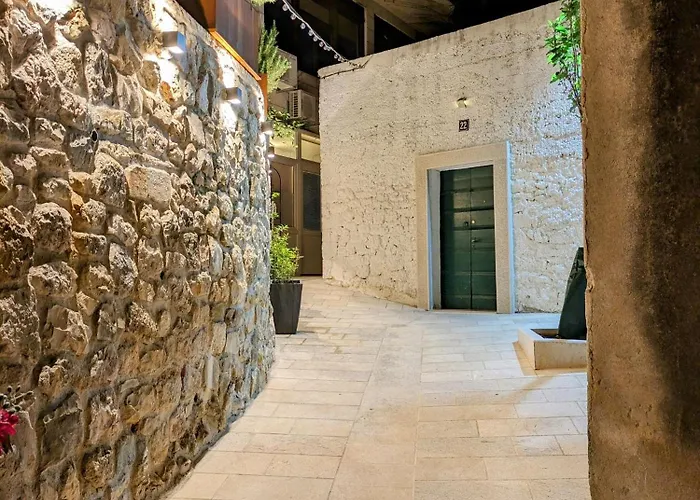 Luna * Μακάρσκα