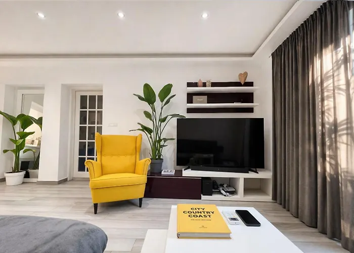 Luna * Μακάρσκα