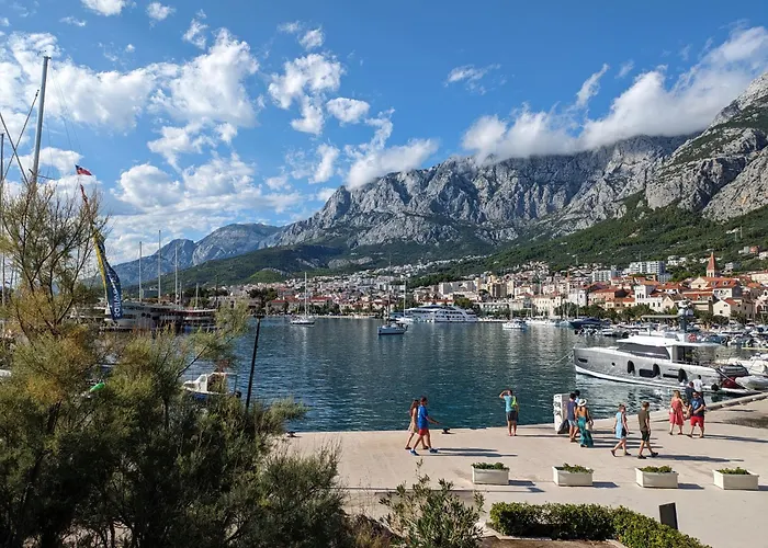 Luna * Makarska
